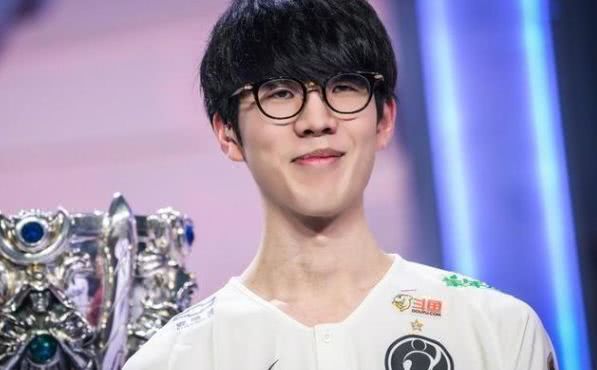 现出令人惊 现出令人惊