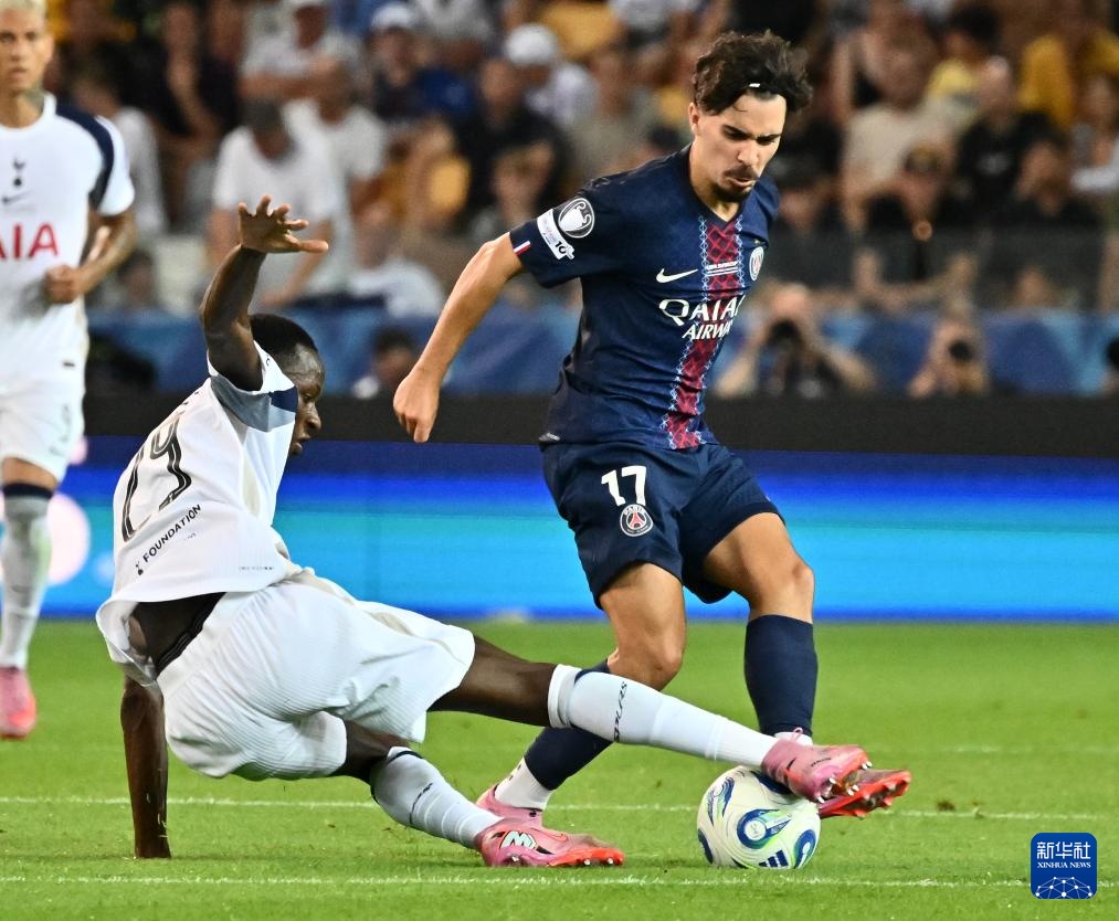 尤其是在决 尤其是在决